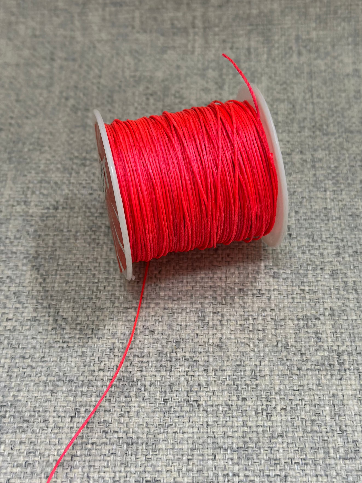 Fil en polyester ciré pour bracelet