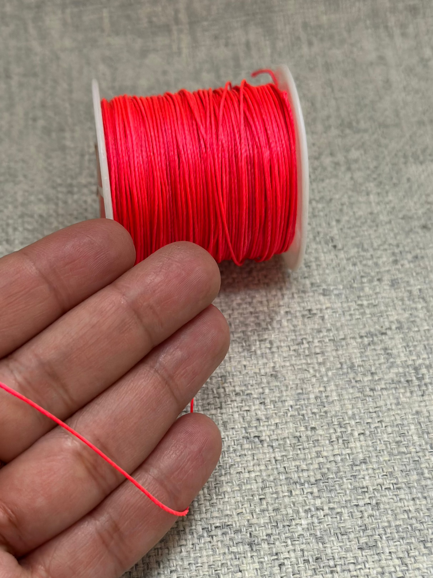 Fil en polyester ciré pour bracelet