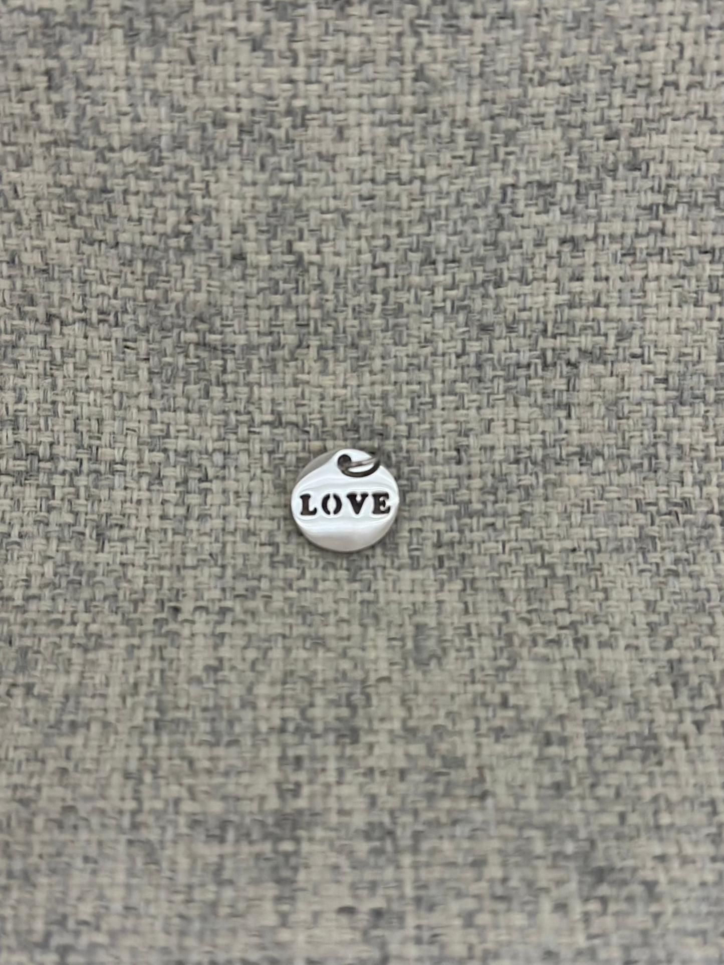 Pendentif Love en acier inoxydable argenté