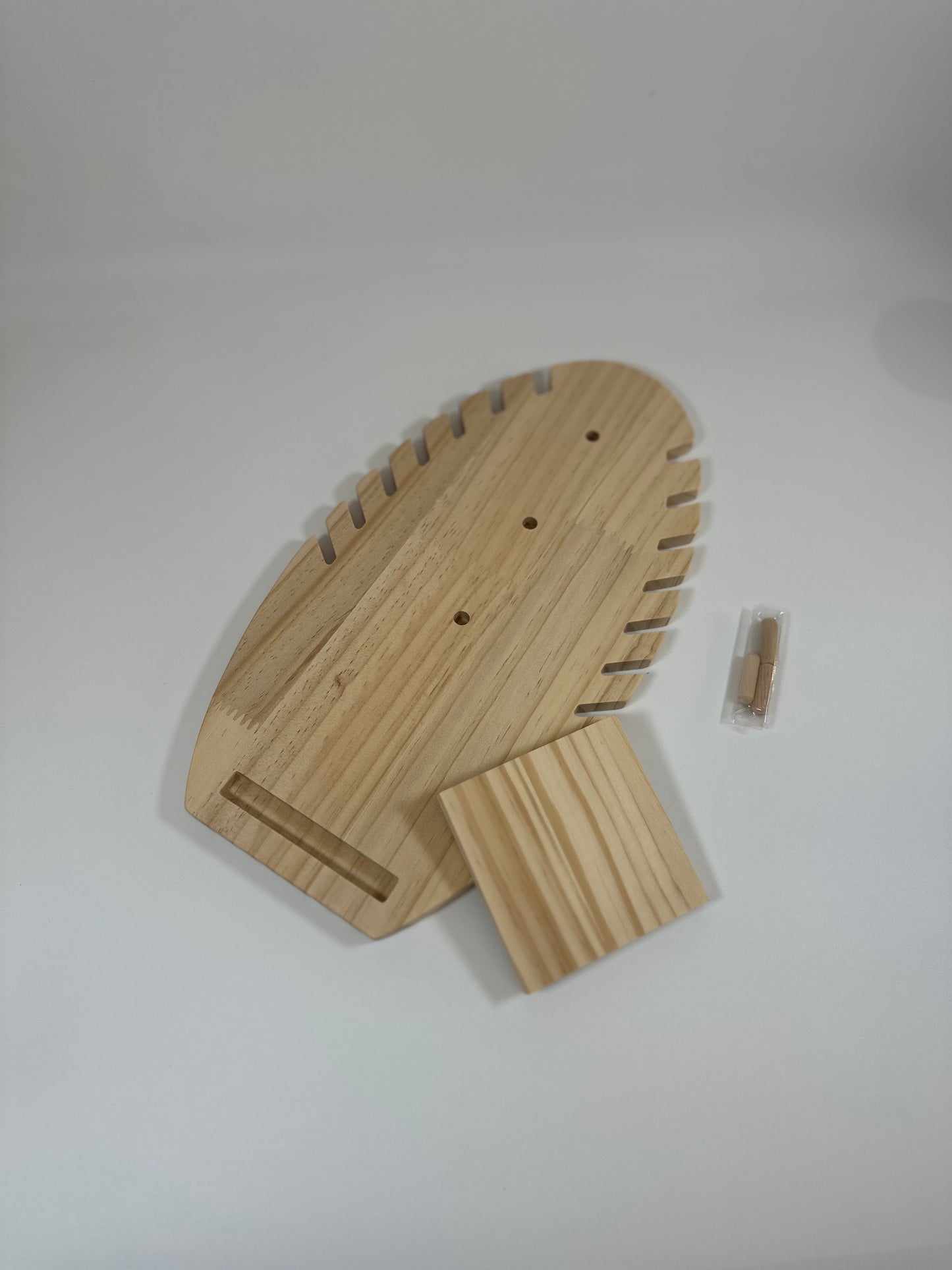 Présentoir à colliers en bois - Design feuille naturelle