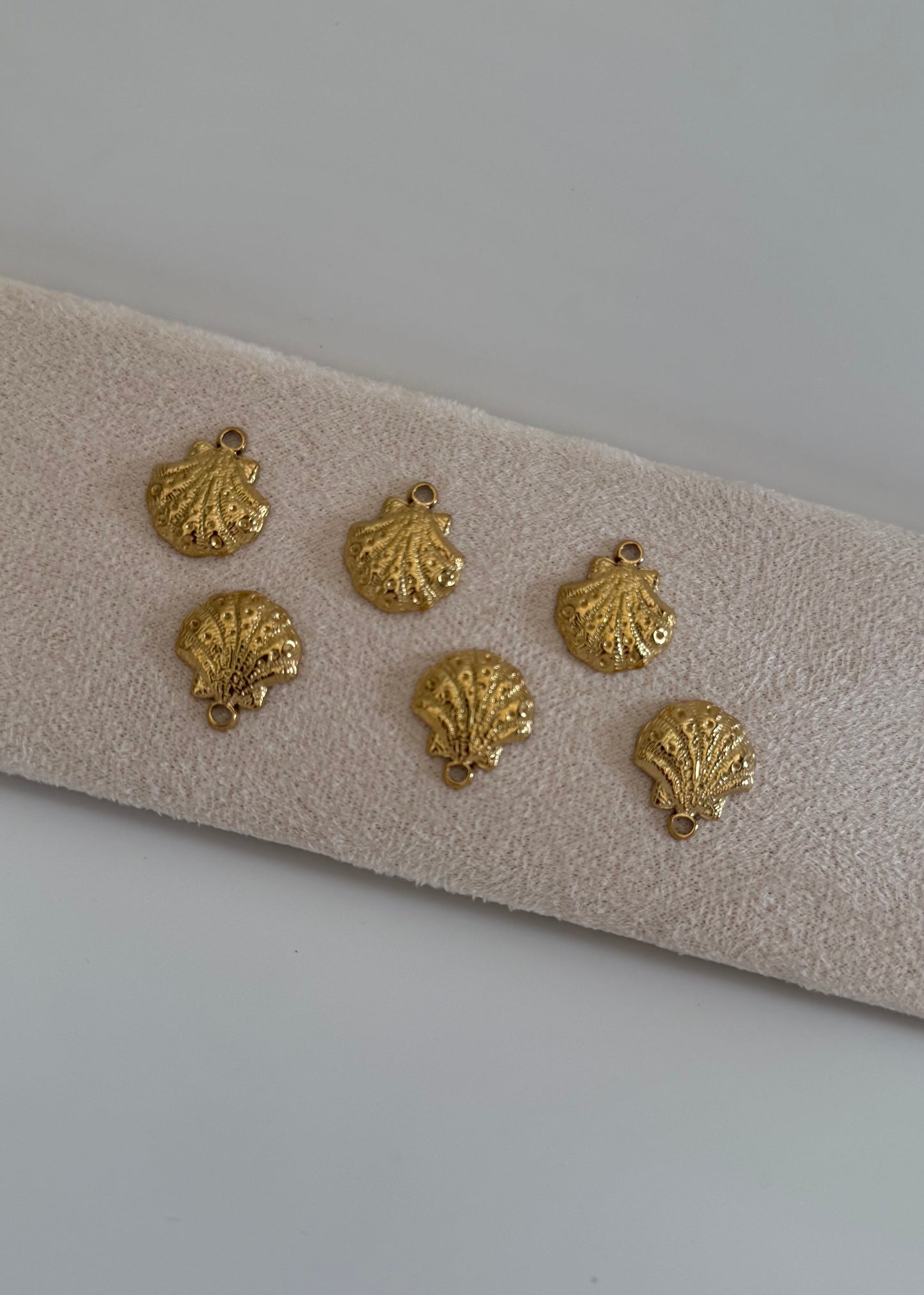 Charms coquillage dorés en acier inoxydable – pendentifs shell 18x16 mm